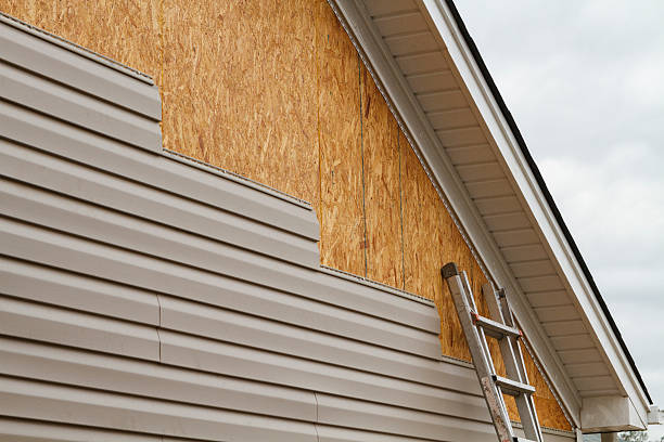 Professional Siding Installation technician working in Verona, VA